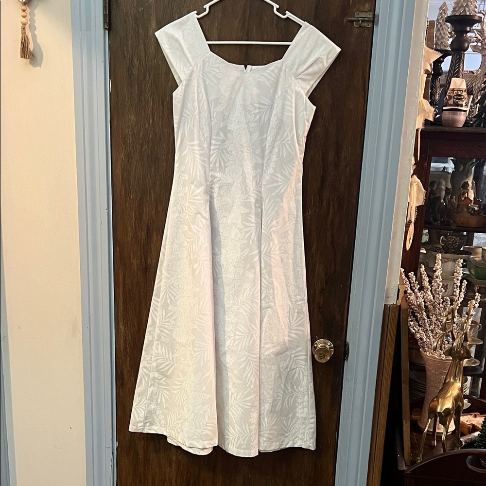 T & L Muumuu Hawaiian Elegant White Floral Wedding Dress